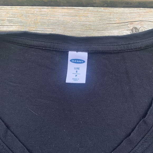 ๐ Old Navy Luxe Black V-Neck Tee Shirt - Size S - Picture 4 of 6